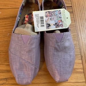 TOMS, NWT, 8 super cute